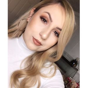 Meet your Posher, Alejandra